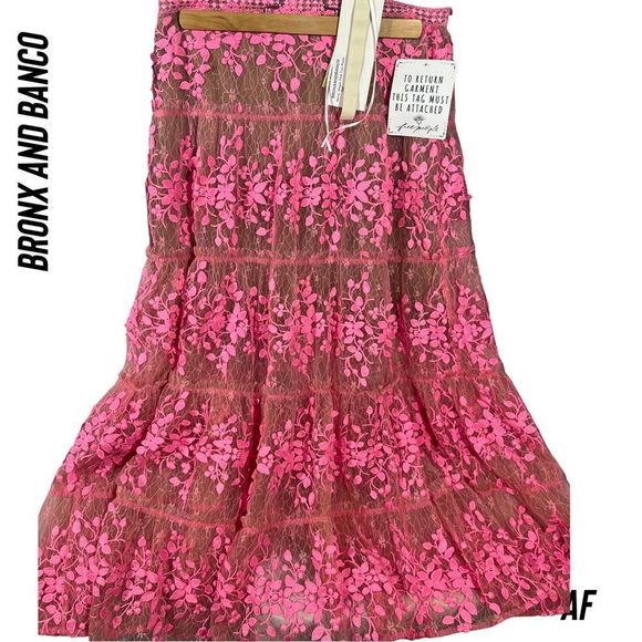 BRONX AND BANCO MEGAN PINK TWO PIECE SET NWT 3D FLORAL LACE TOP AND SKIRT - Picture 9 of 12
